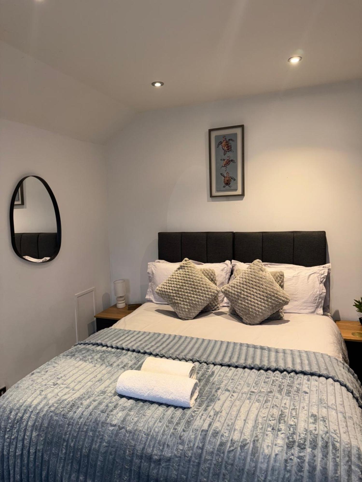 Cosy Countryside Stay- Waters Upton, Telford Esterno foto